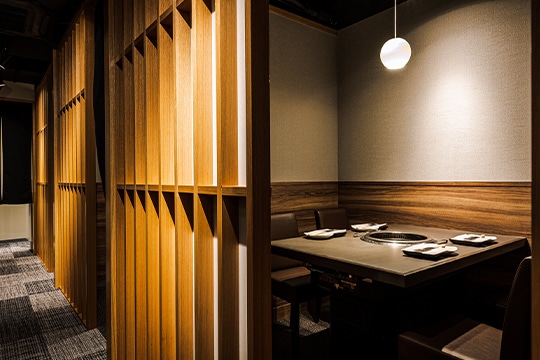 利用シーンに合わせたこだわりの店内